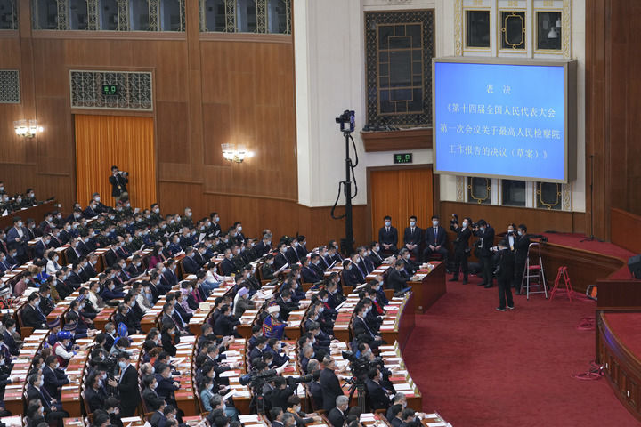 十四届全国人大一次会议在北京闭幕3