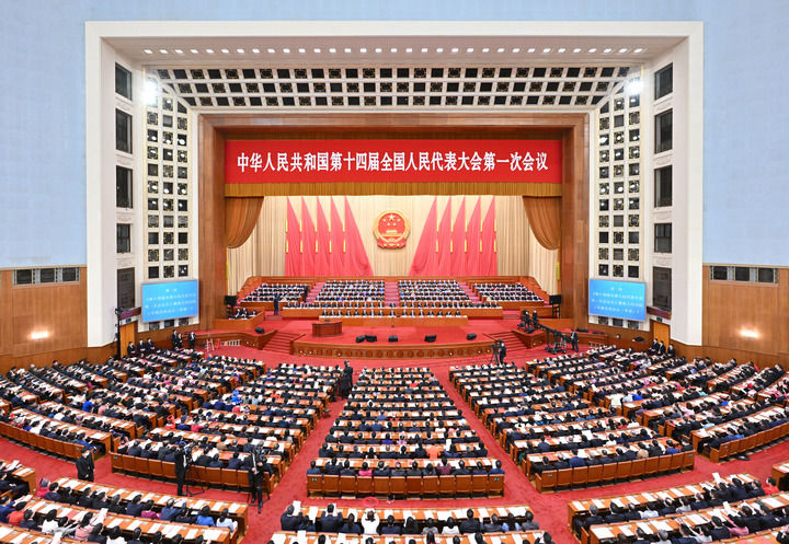 月13日，第十四届全国人民代表大会第一次会议在北京人民大会堂举行闭幕会。新华社记者 岳月伟 摄
