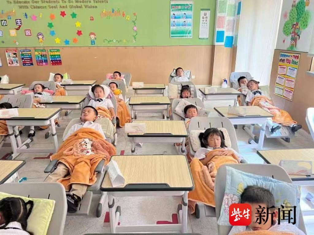 冲上热搜！人大代表建议“趴睡变躺睡”，江苏已有学校安排上了1