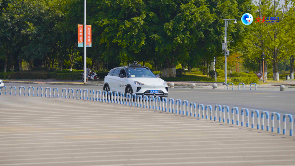 全球连线｜“聪明车”驶向“智慧路” 重庆自动驾驶测试运营里程突破180万公里2