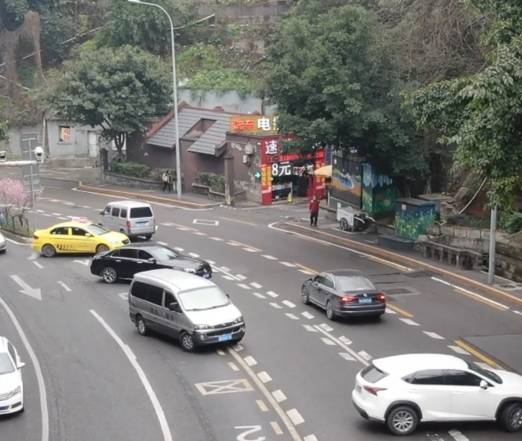石小路黄桷园路口。重庆沙坪坝警方供图