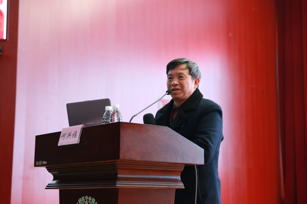 何洪福做宣讲报告 游春媛摄