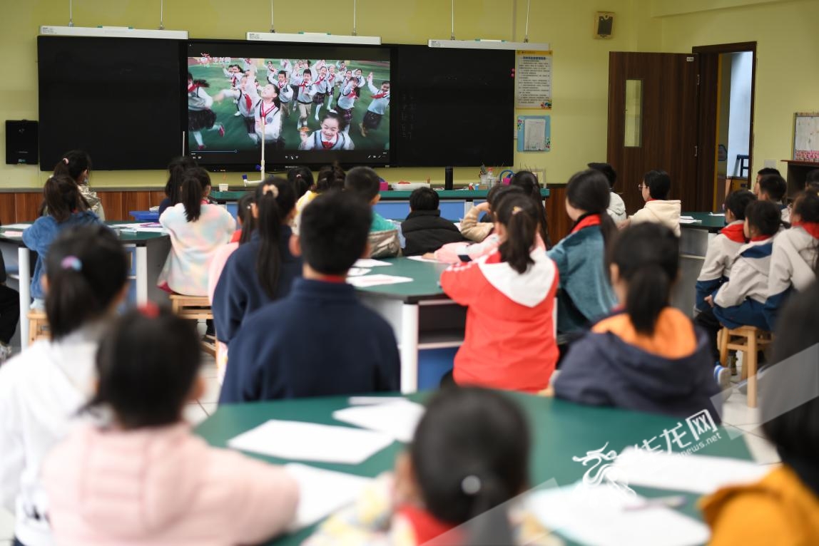 承擔社會責任為事實發聲天台崗雅居樂小學正式成立華龍網小記者站