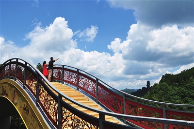 万寿山鹊桥。记者 隆太良 摄