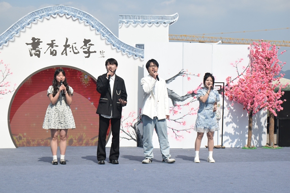 歌曲表演《春意福盈》