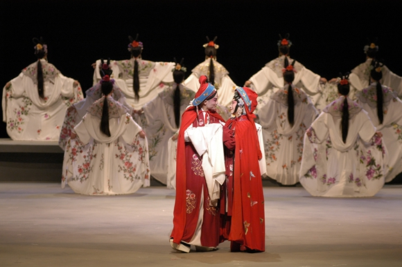 A glimpse of the youth version of The Peony Pavilion. (Photo provided by Chongqing Grand Theatre)