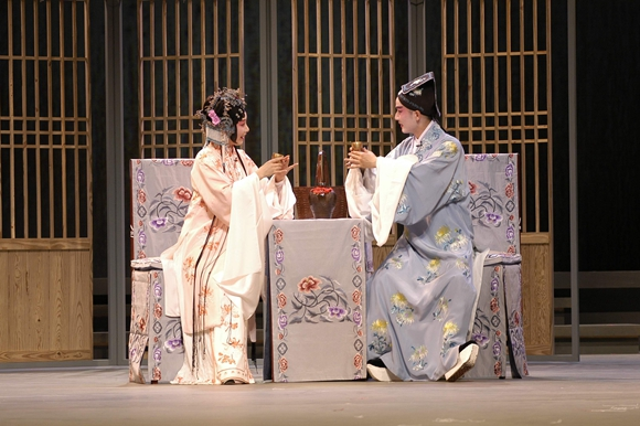 The youth version of The Peony Pavilion performs at Chongqing Grand Theatre. (Photo provided by Chongqing Grand Theatre)