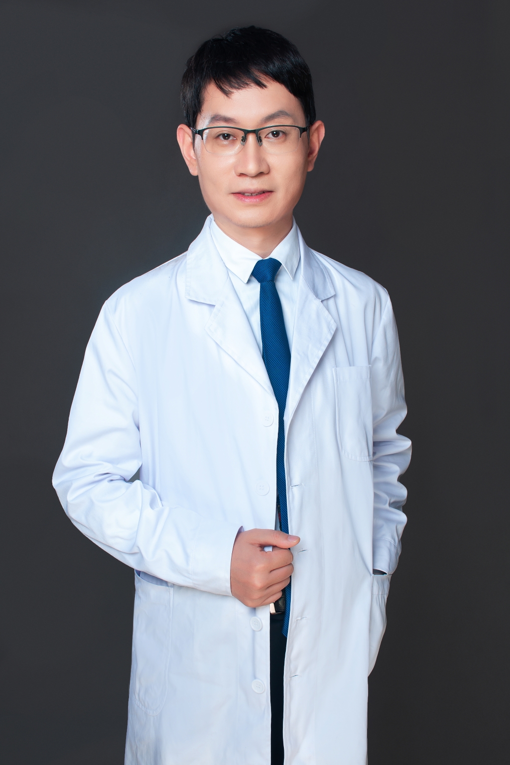 重庆医科大学附属第二医院皮肤科主任医师、副教授赵恒光。受访者供图