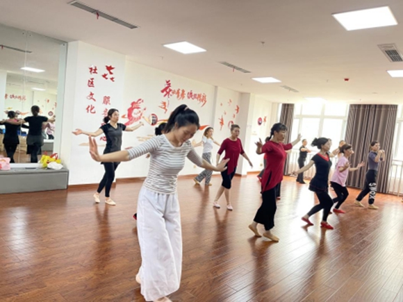 开展舞蹈培训活动。江津区圣泉街道办事处供图 华龙网发