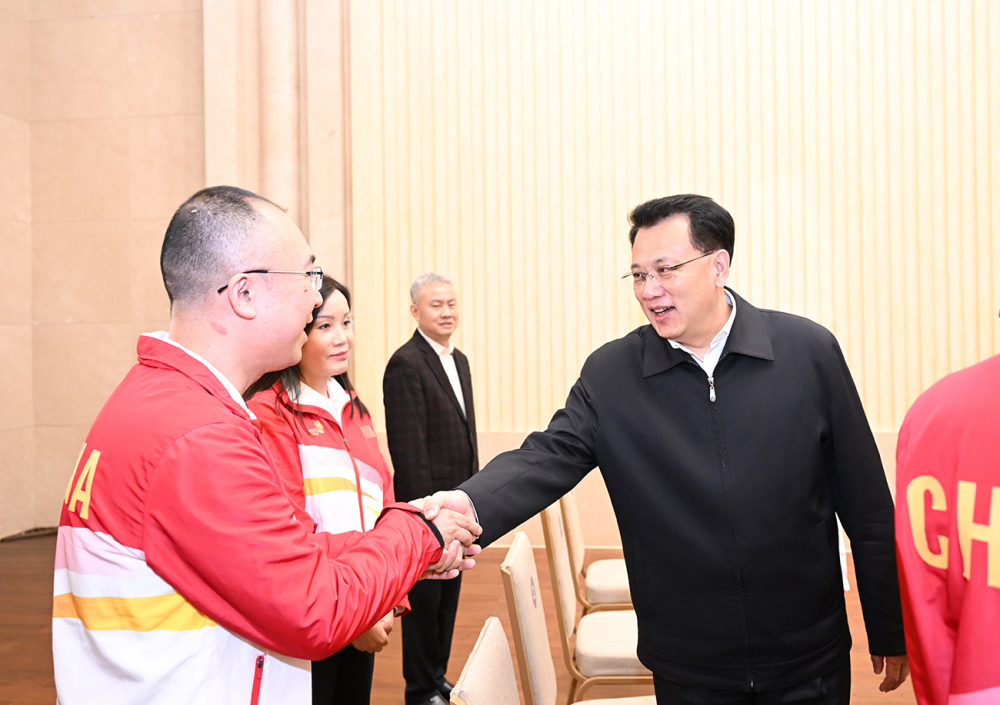 袁家军看望世界技能大赛特别赛重庆金牌选手和专家教练团队 大力推动职业教育高质量发展 为新重庆建设培养更多高技能人才2