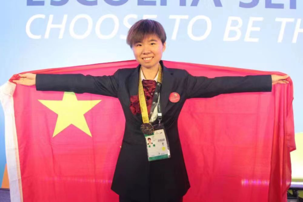第43届世界技能大赛美发项目金牌获得者聂凤。重庆市人力社保局 供图