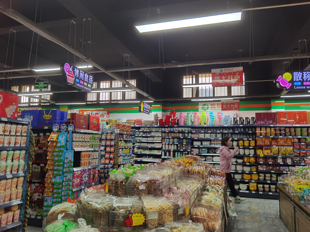 黔江区乡镇超市货品品类丰富（资料图片）