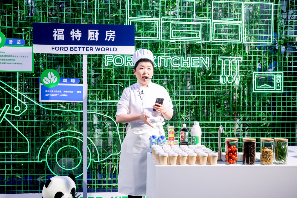 福特可持续之道互动体验——福特厨房。 华龙网-新重庆客户端 张世钊 摄