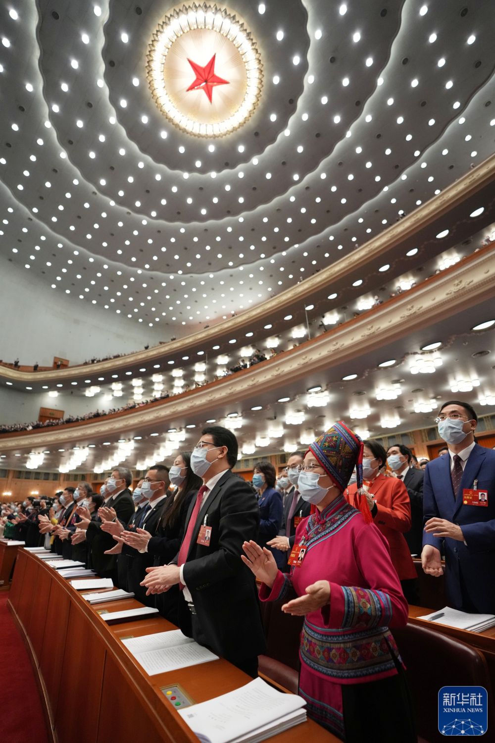 十四届全国人大一次会议在京开幕1