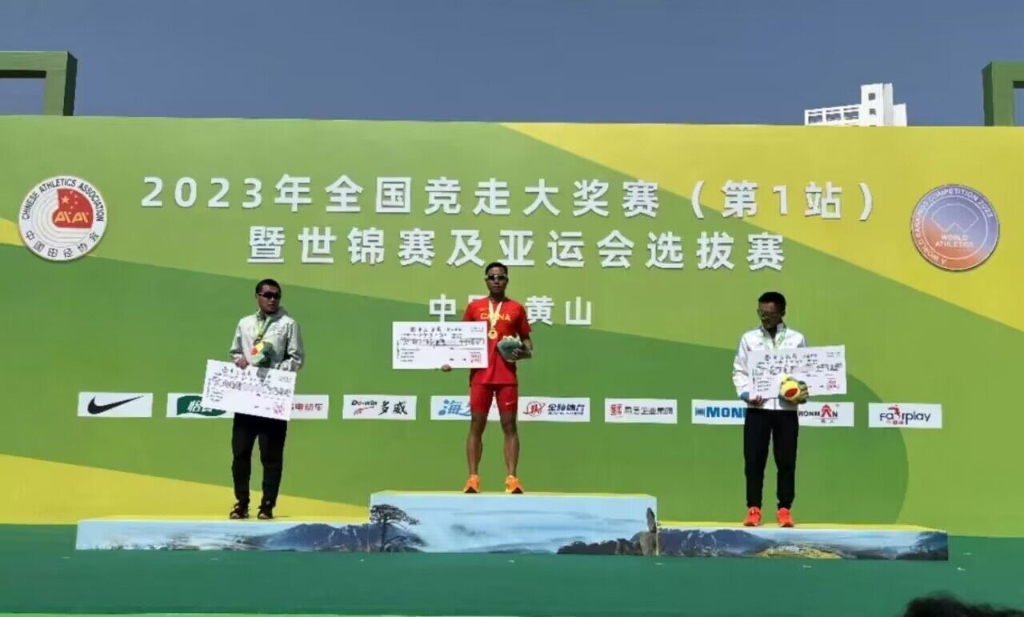 重庆队贺相红打破男子35公里竞走亚洲纪录。市体育局供图