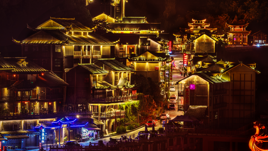 The pedestrian street of Youzhou Ancient Town. (Photo provided by the publicity department of the Party Committee of Youyang Tujia and Miao Autonomous County)