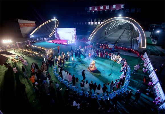 篝火晚会活动现场。重庆城投建设公司供图 华龙网发