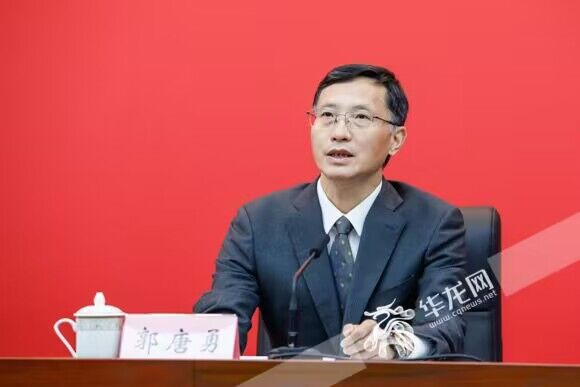 重庆市住房和城乡建设委员会党组成员、副主任郭唐勇