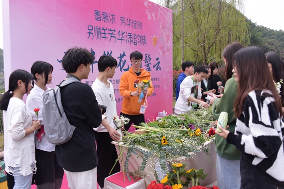 “大工程”的节日仪式感 学校供图 华龙网发