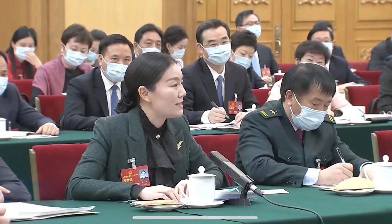 习近平两会时刻丨“像魏巧这样的同志到农村去,很好!”4