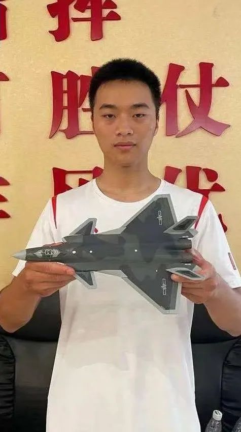 今天，再一次呼叫81192，请返航！6