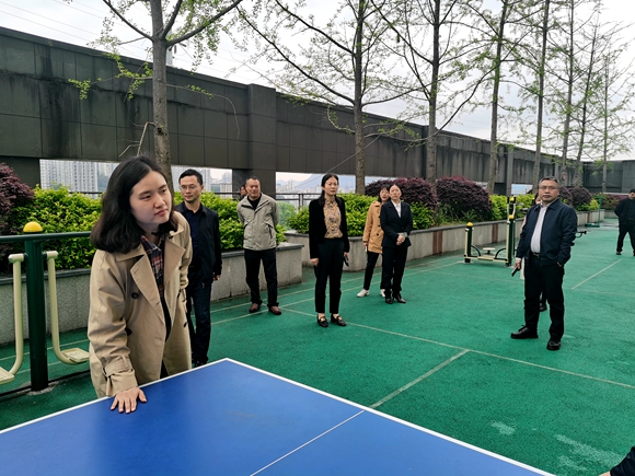 通过基层协商，涪陵区鸡爪坪小区为居民新添置了乒乓球台。涪陵区委宣传部供图 华龙网发