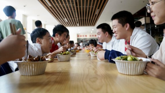 兄弟，让我背你上大学16