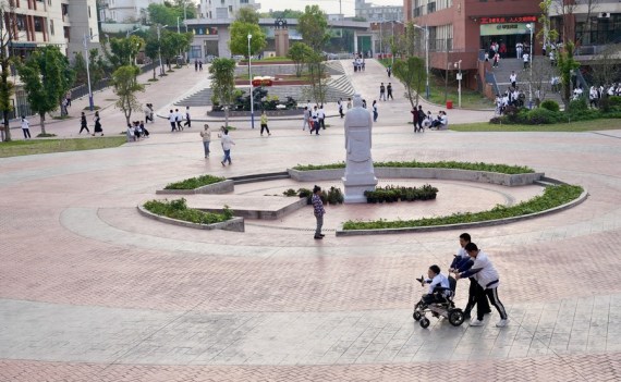 兄弟，让我背你上大学13