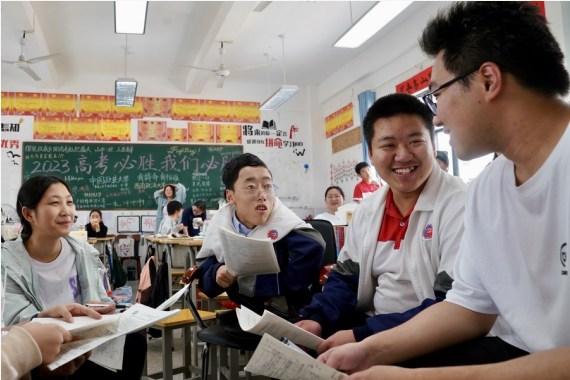 兄弟，让我背你上大学11