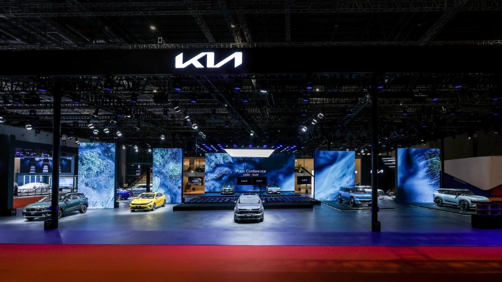 起亚携旗下全球战略车型矩阵亮相第二十届上海国际汽车工业展览会。 起亚品牌供图 华龙网发
