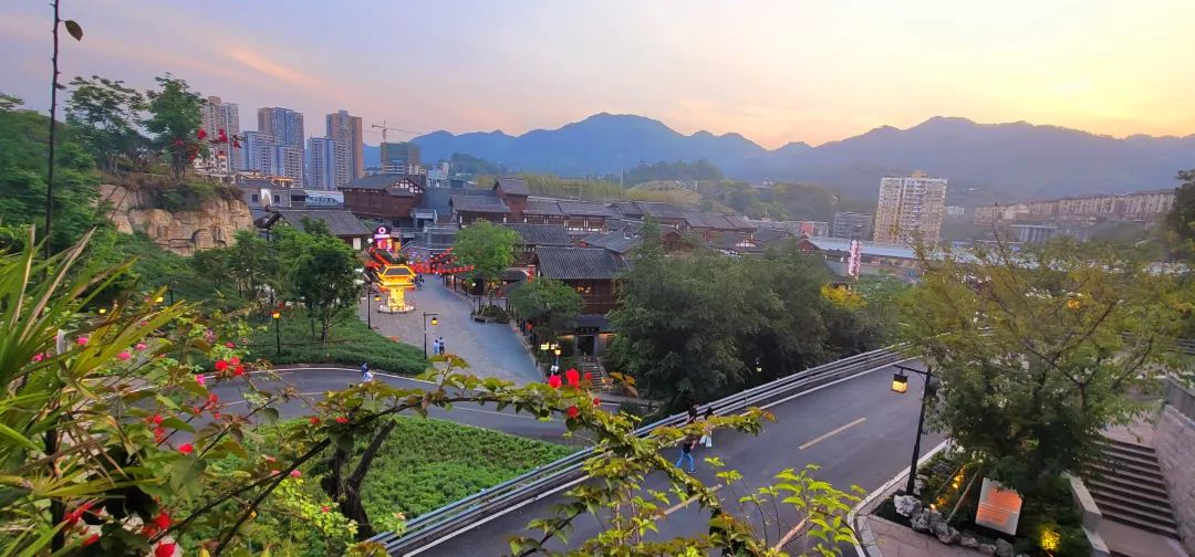 周鹊虹：黄昏的后街1