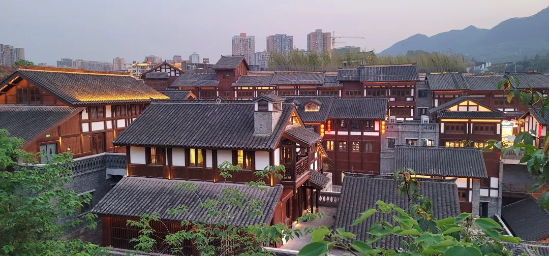 周鹊虹：黄昏的后街10