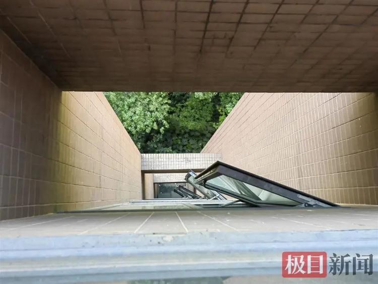 过失还是间接故意？杭州女童坠亡案，这些是关键点2