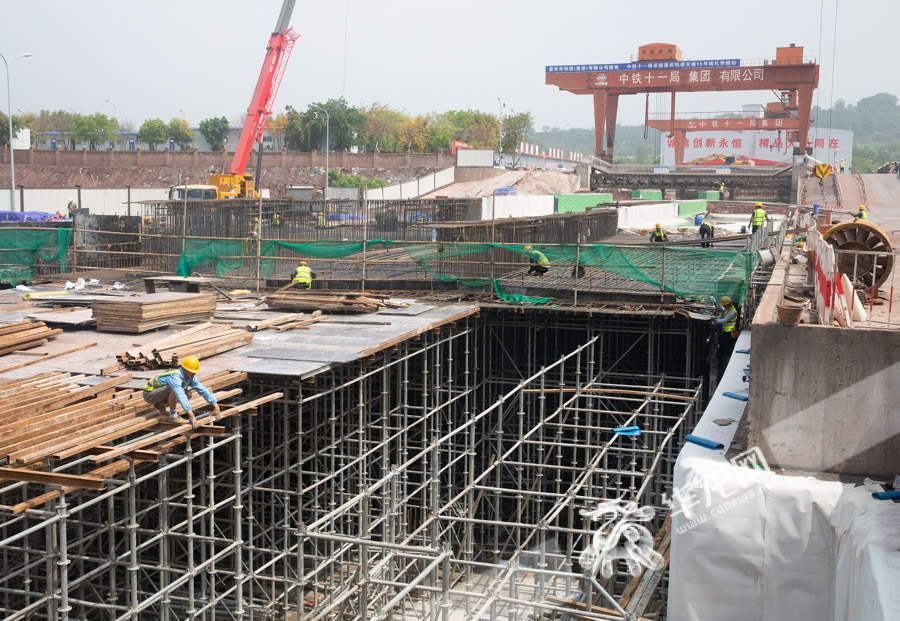 03，重庆轨道交通15号线二期礼学路站将在5月实现主体结构封顶。华龙网-新重庆客户端记者 张质 摄
