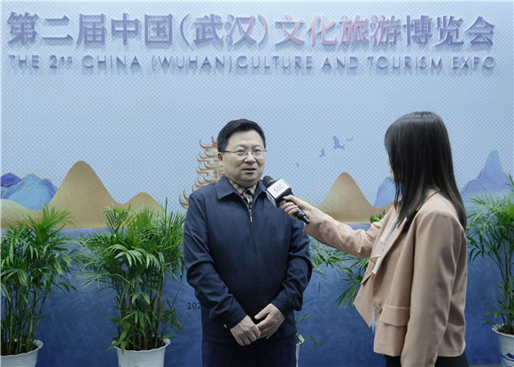 中国城市新闻网媒联盟会长胡宝祥接受长江日报-长江网记者采访。长江日报记者 何晓刚 摄