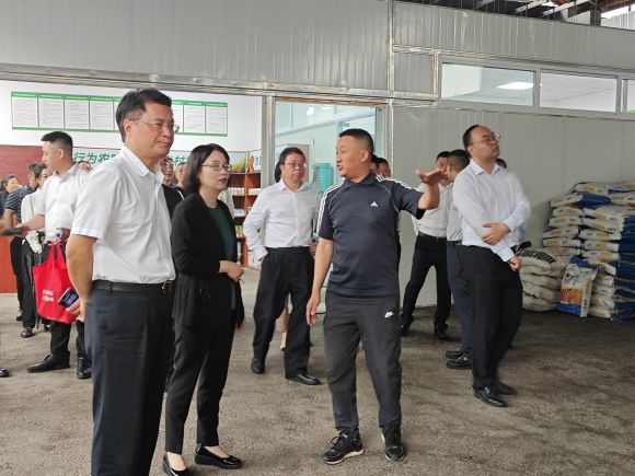 参观重庆市涪陵区清溪镇为农服务中心。陈楚瑜 摄
