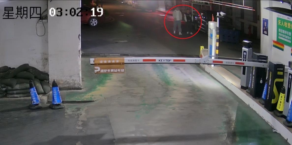 1嫌疑人陈某、李某进入车库。重庆江北警方供图