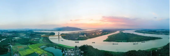 西江、北江与绥江共同造就了“三江汇流”的地理奇观，三水因此得名