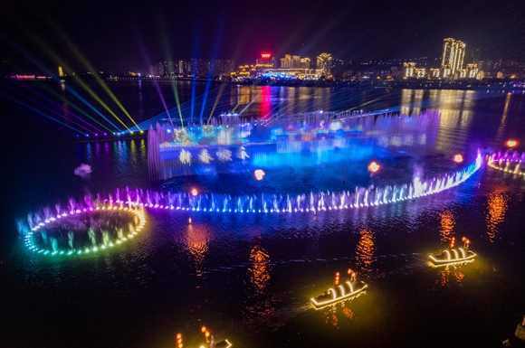 丰富多彩的灯光变化。重庆湖山投资集团供图 华龙网发