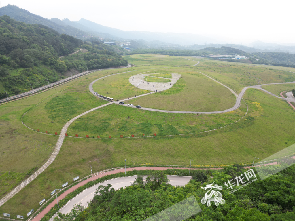 曾经的垃圾填埋场实现“华丽变身”。华龙网-新重庆客户端 记者 谢鹏飞摄