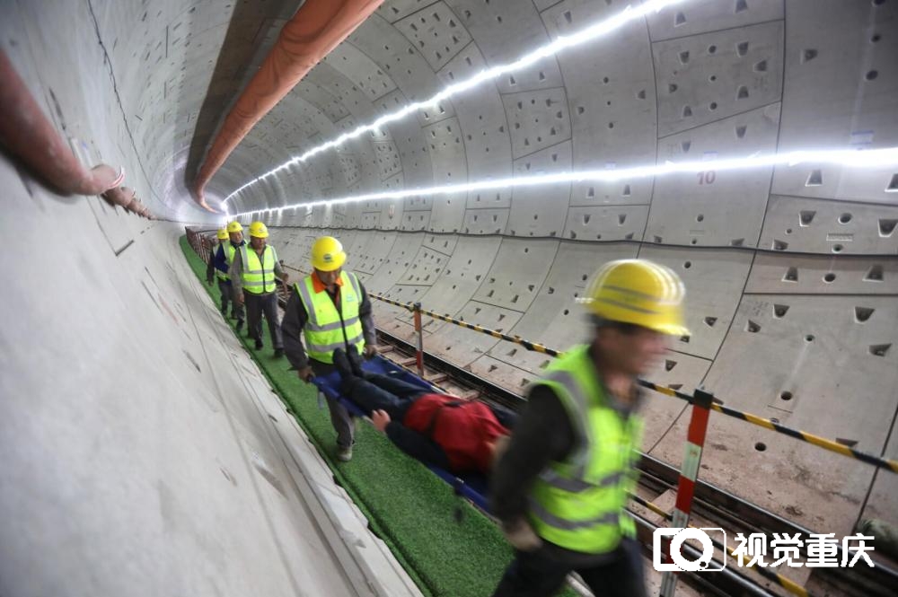 轨道交通15号线开展TBM隧道涌水应急救援演练1