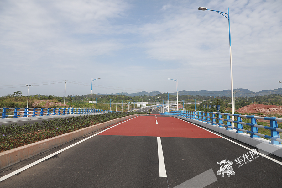通车路段均为城市主干路，设计时速60公里。华龙网-新重庆客户端 首席记者 李文科 摄