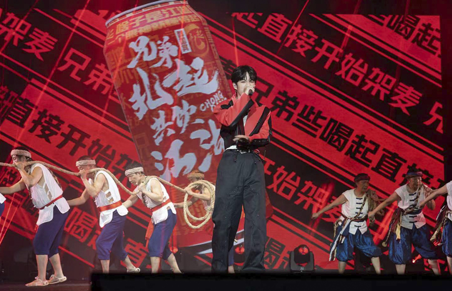 张颜齐演唱新歌《兄弟扎起》。受访者供图