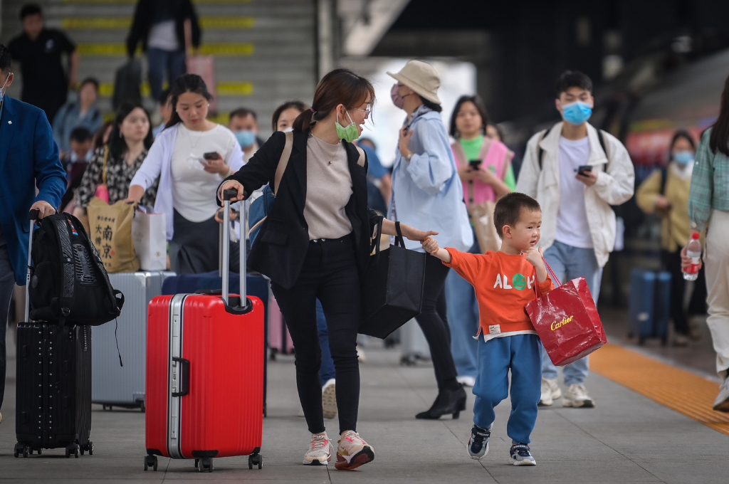 4月30日，重庆北站的站台上。通讯员 钟洁 摄