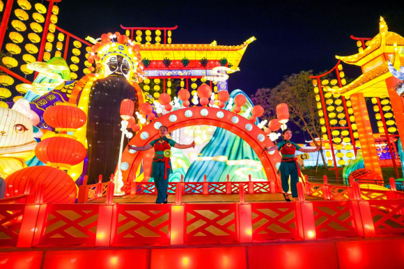 精彩杂技轮番上演。自贡文旅投供图 (1)
