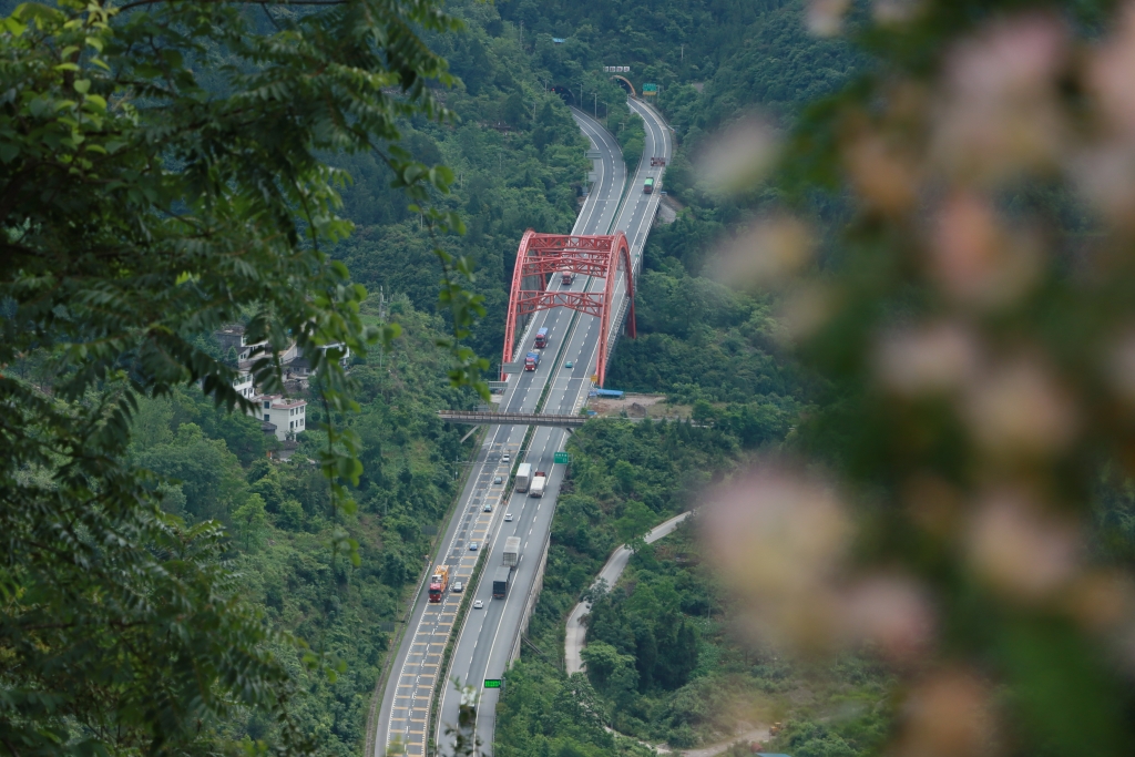 清明假期，渝湘高速预计将迎来车流高峰。资料图片