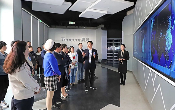 小组成员参访腾讯西南总部 市新专联供图 华龙网发