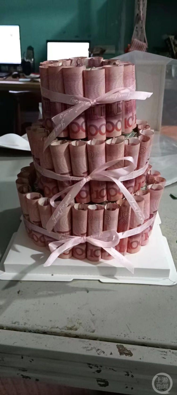 男子花4万元包花俘获女神芳心，背后全是见不得人的把戏！2