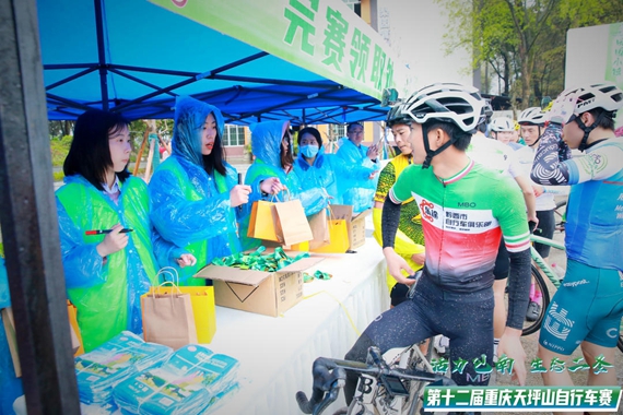理学院志愿者助力重庆市第十二届重庆天坪山自行车赛