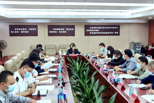 官方回应深圳一女副区长白色发型：不是染的 媒体：不必吹毛求疵4
